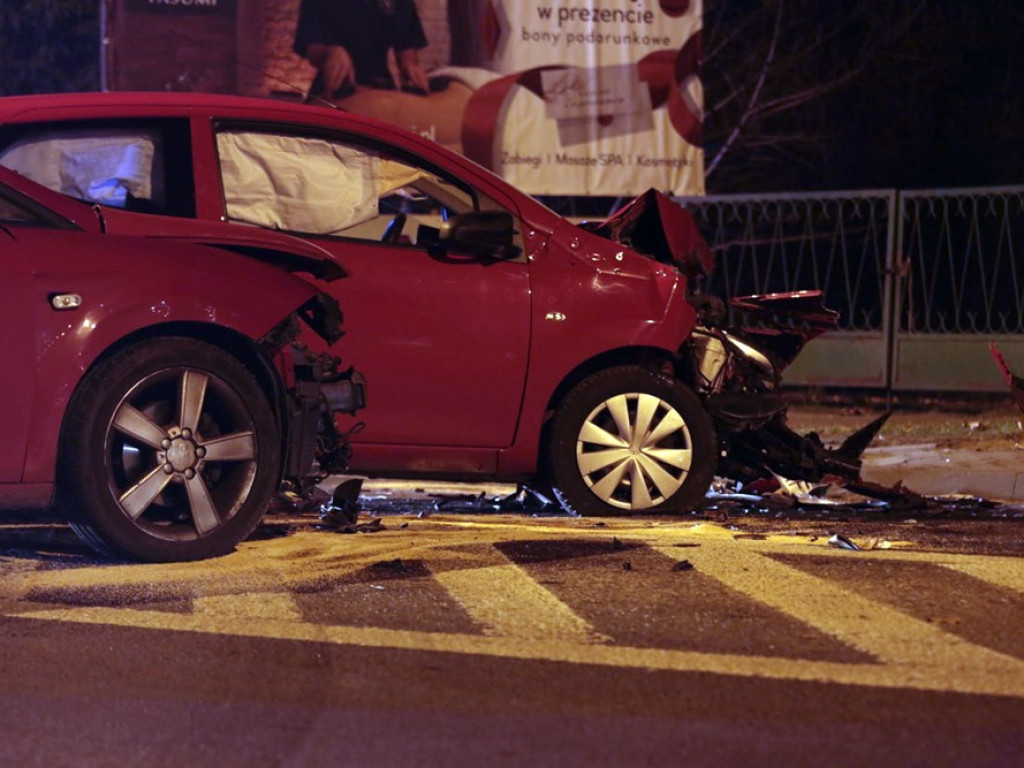 Wypadek na ulicy Legnickiej. Trzy osoby w szpitalu