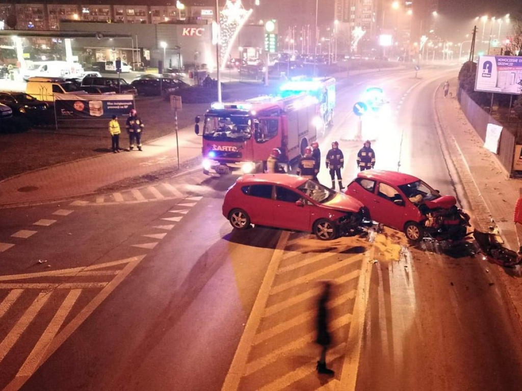 Wypadek na ulicy Legnickiej. Trzy osoby w szpitalu