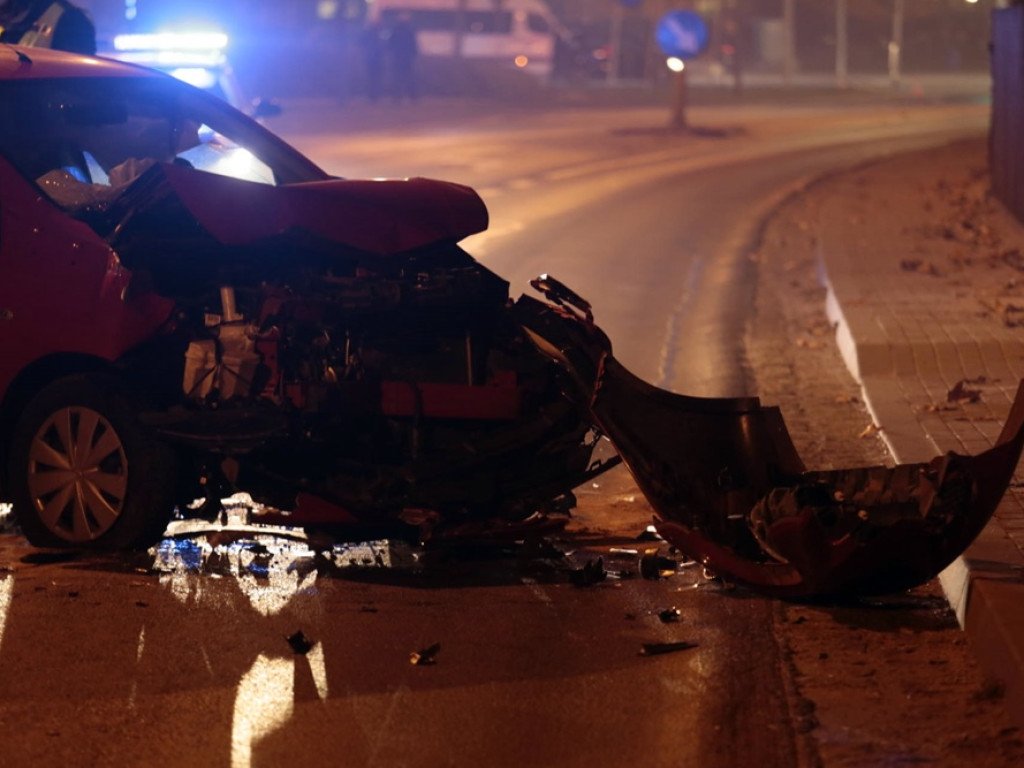 Wypadek na ulicy Legnickiej. Trzy osoby w szpitalu