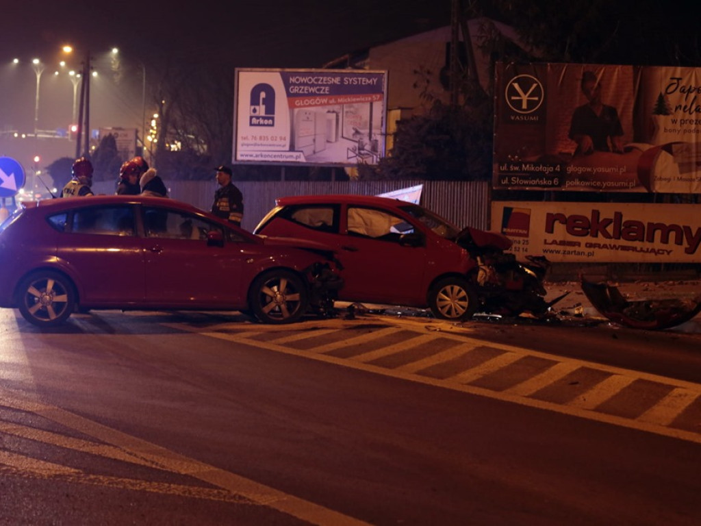 Wypadek na ulicy Legnickiej. Trzy osoby w szpitalu
