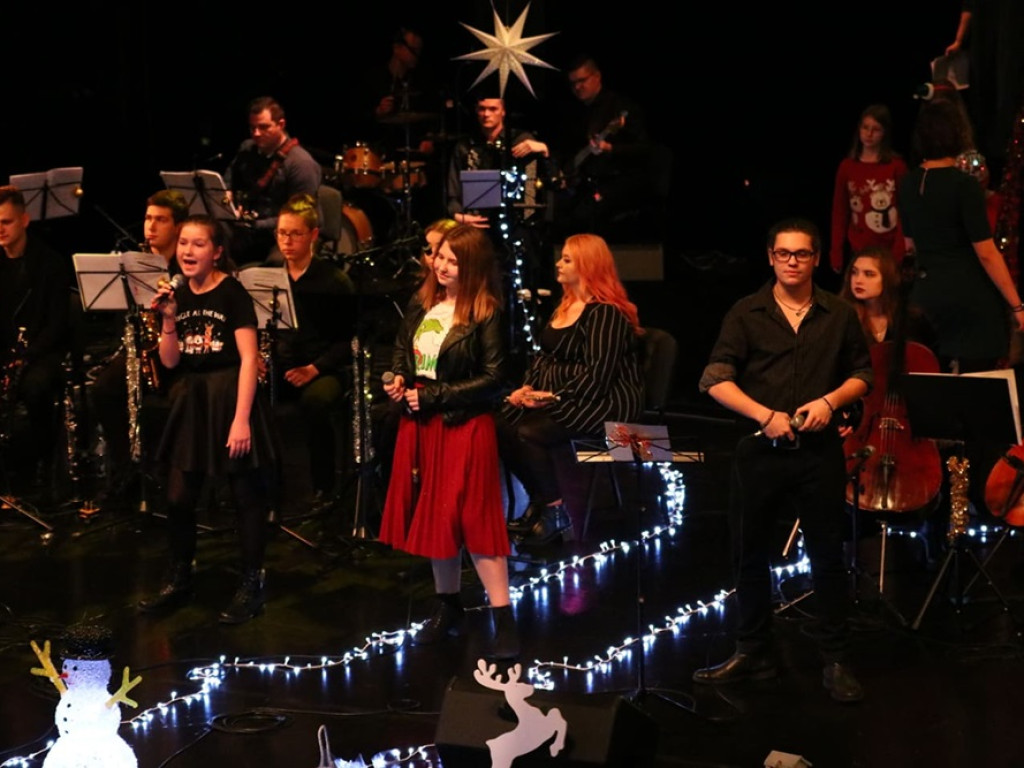 Koncert kolęd Klemensiątek i charytatywna zbiórka na kosztowną operację Honoraty