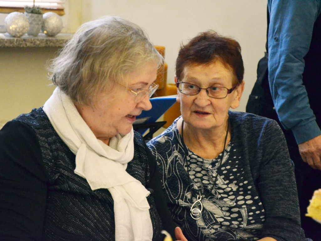 Seniorzy podzielili się opłatkiem z biskupem Stefanem Regmuntem