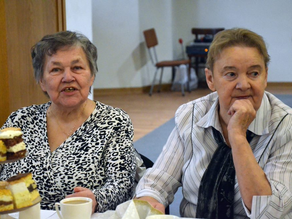 Seniorzy podzielili się opłatkiem z biskupem Stefanem Regmuntem