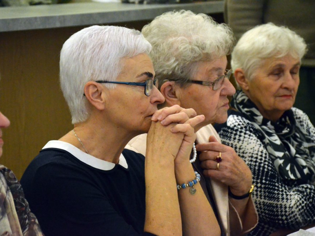 Seniorzy podzielili się opłatkiem z biskupem Stefanem Regmuntem