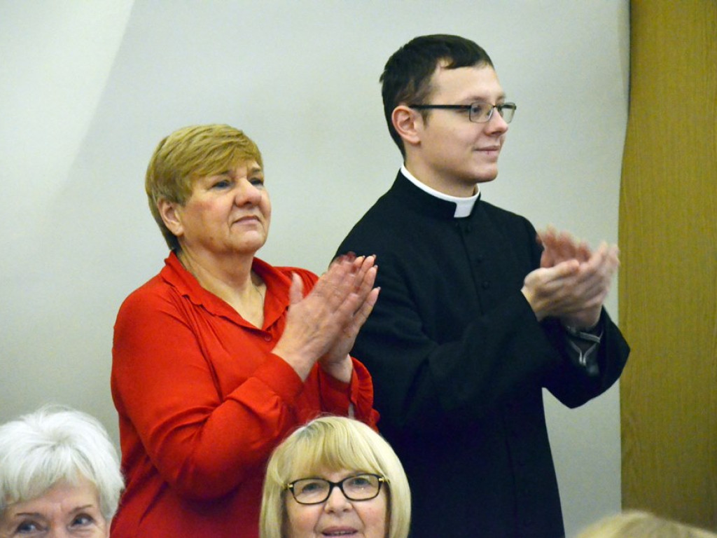 Seniorzy podzielili się opłatkiem z biskupem Stefanem Regmuntem