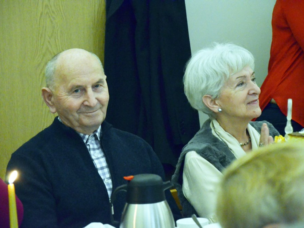 Seniorzy podzielili się opłatkiem z biskupem Stefanem Regmuntem