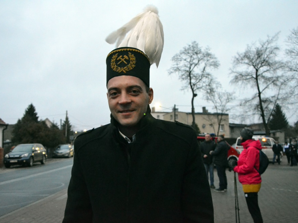 W modlitwie za górników idą do Grodowca. Blisko sto osób bierze udział w pielgrzymce