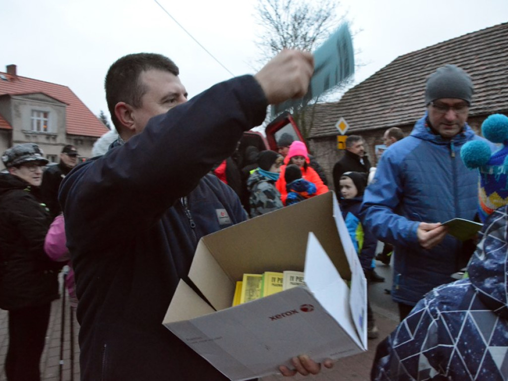 W modlitwie za górników idą do Grodowca. Blisko sto osób bierze udział w pielgrzymce