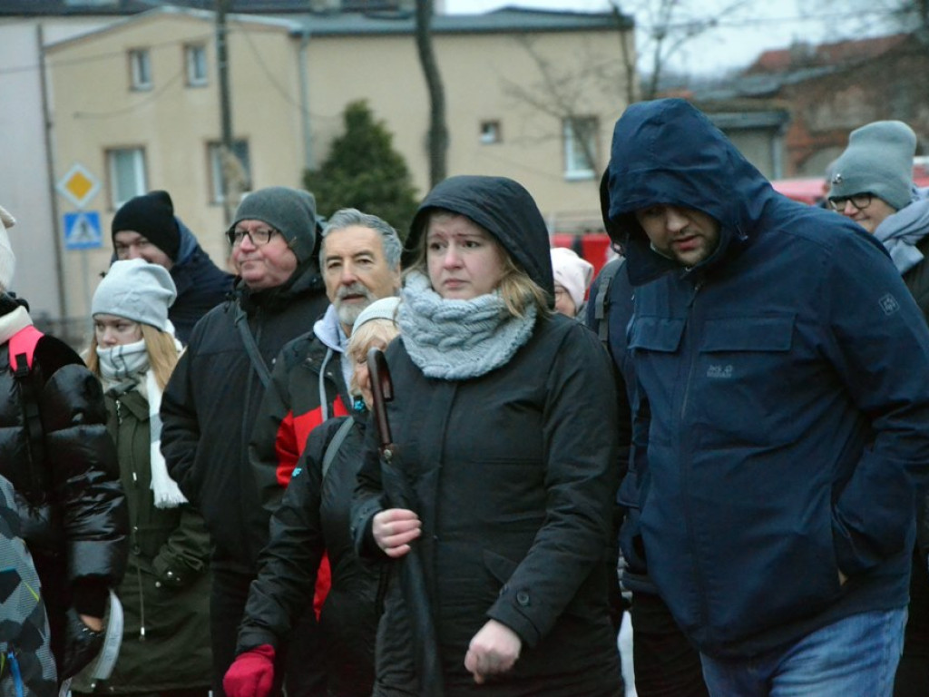 W modlitwie za górników idą do Grodowca. Blisko sto osób bierze udział w pielgrzymce