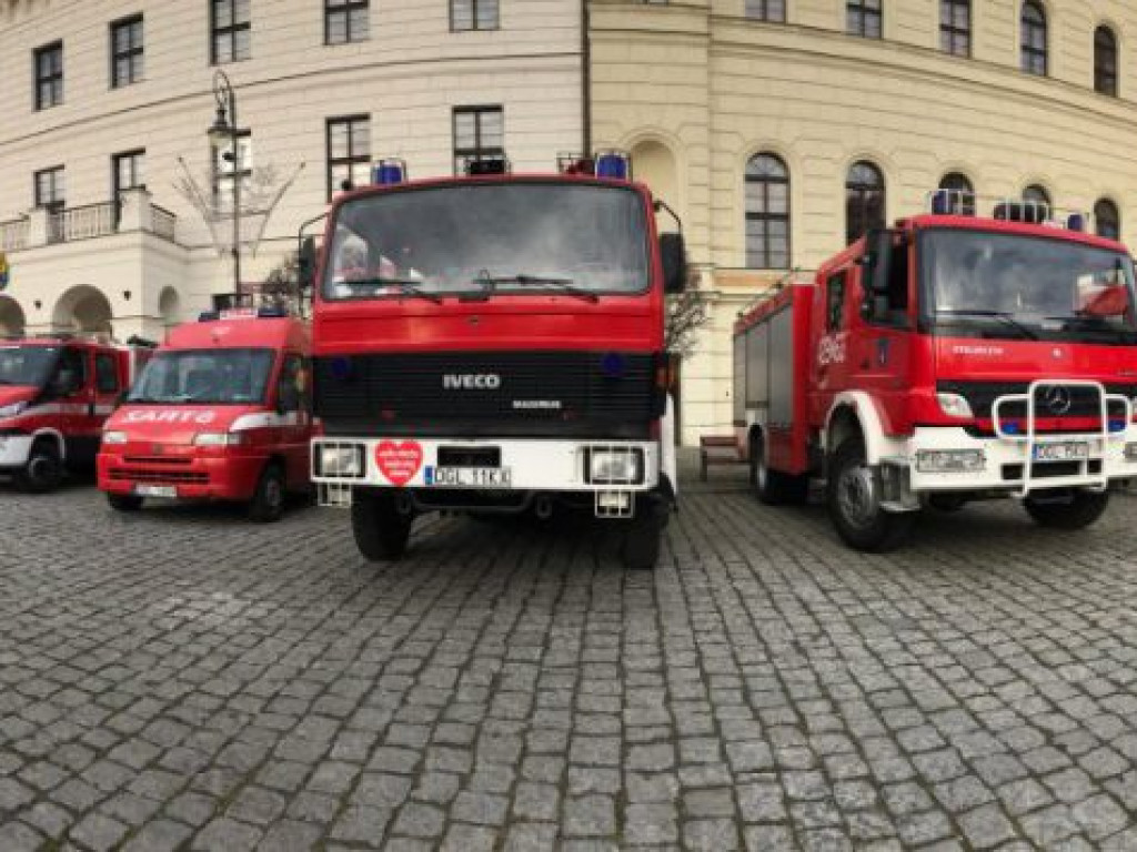 Strażacki show po ratuszem! Lali grochówkę i pozwalali najmłodszym siadać za kółka wozów bojowych