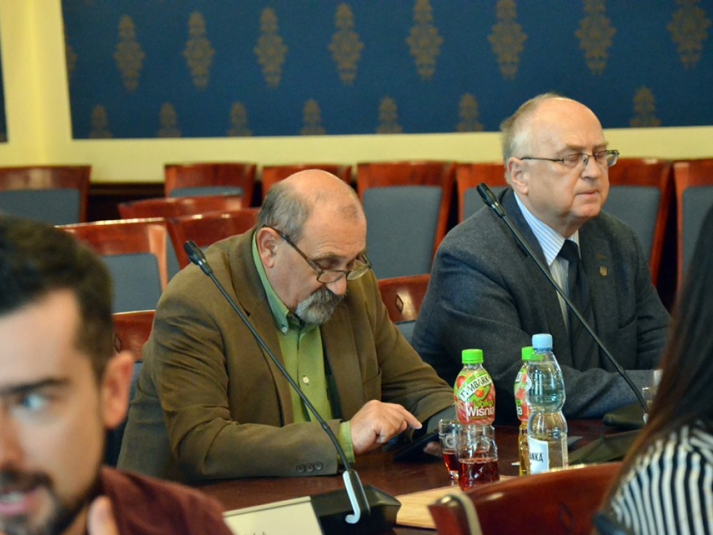 Kłótnia na sesji o umorzenie  przez prokuratora śledztwa w sprawie Zielonego Przedszkola