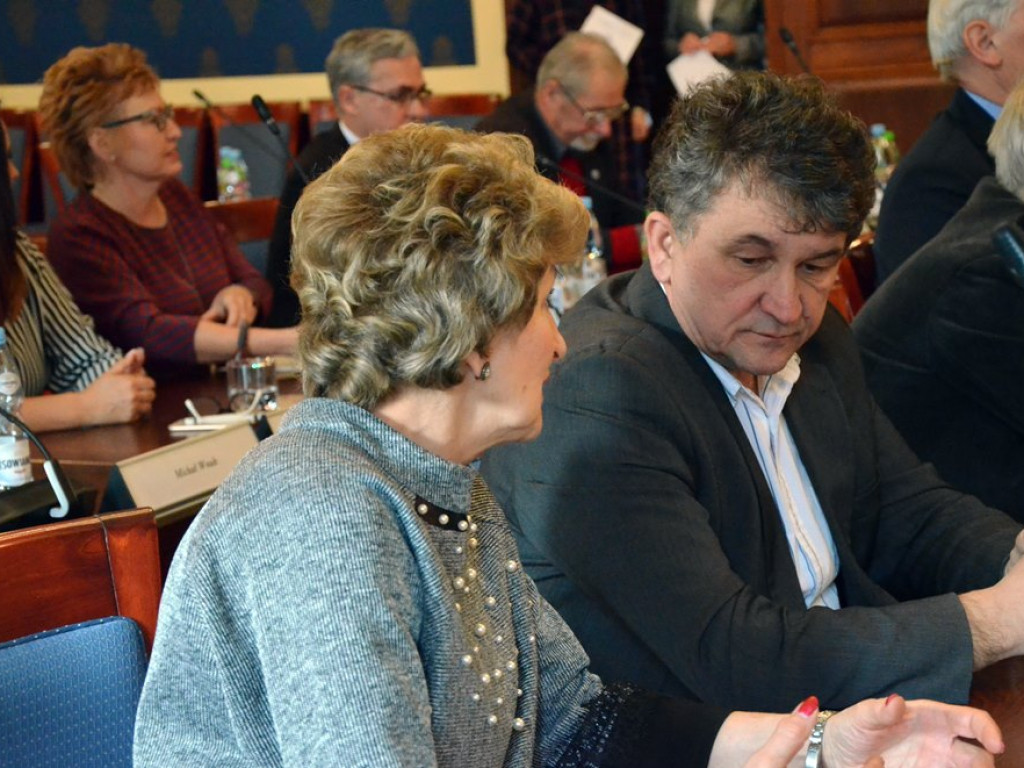 Kłótnia na sesji o umorzenie  przez prokuratora śledztwa w sprawie Zielonego Przedszkola