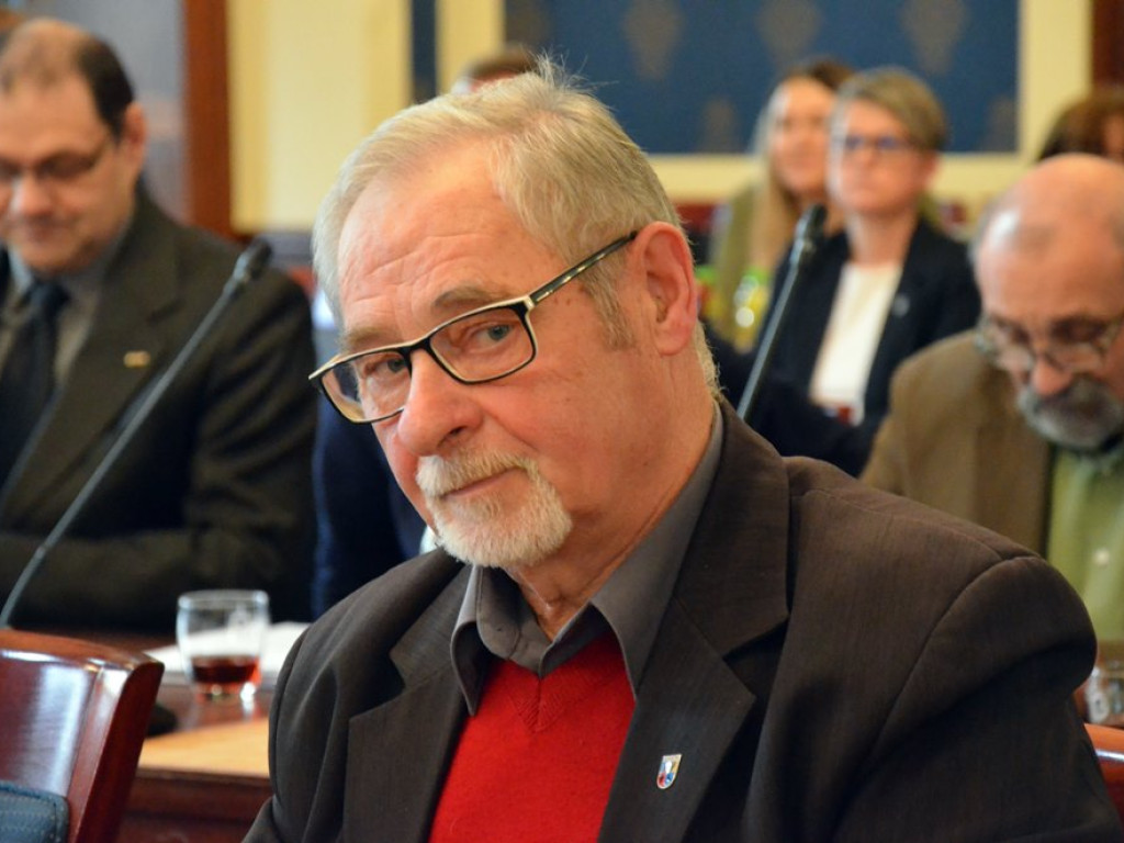 Kłótnia na sesji o umorzenie  przez prokuratora śledztwa w sprawie Zielonego Przedszkola