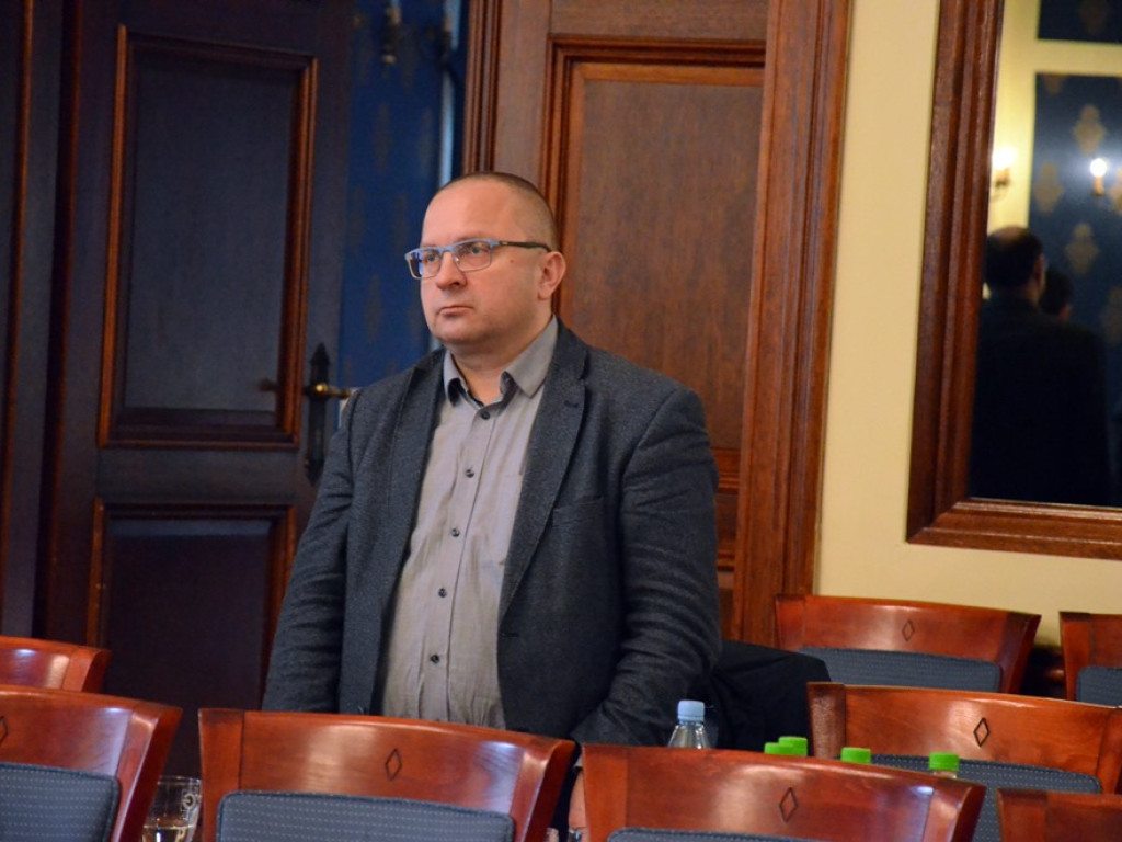 Kłótnia na sesji o umorzenie  przez prokuratora śledztwa w sprawie Zielonego Przedszkola