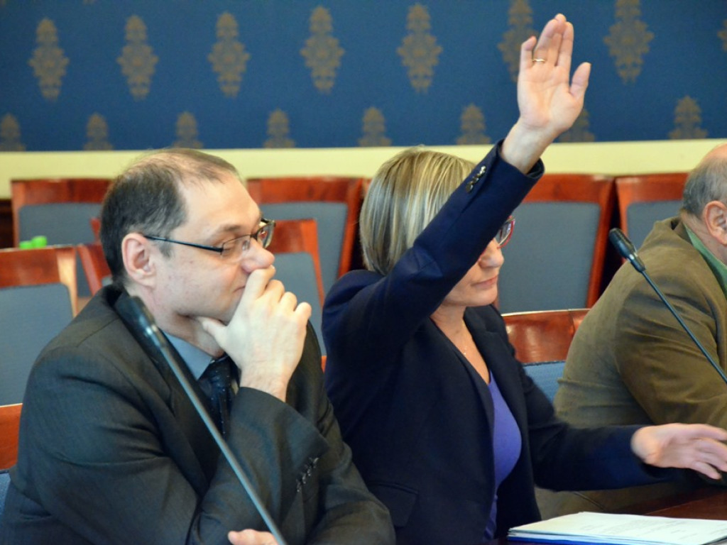 Kłótnia na sesji o umorzenie  przez prokuratora śledztwa w sprawie Zielonego Przedszkola