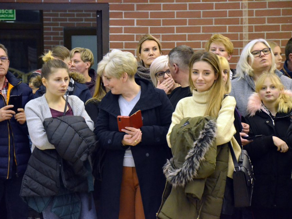 Poloneza czas zacząć. Studniówka maturzystów ZS im. Wyżykowskiego w Głogowie