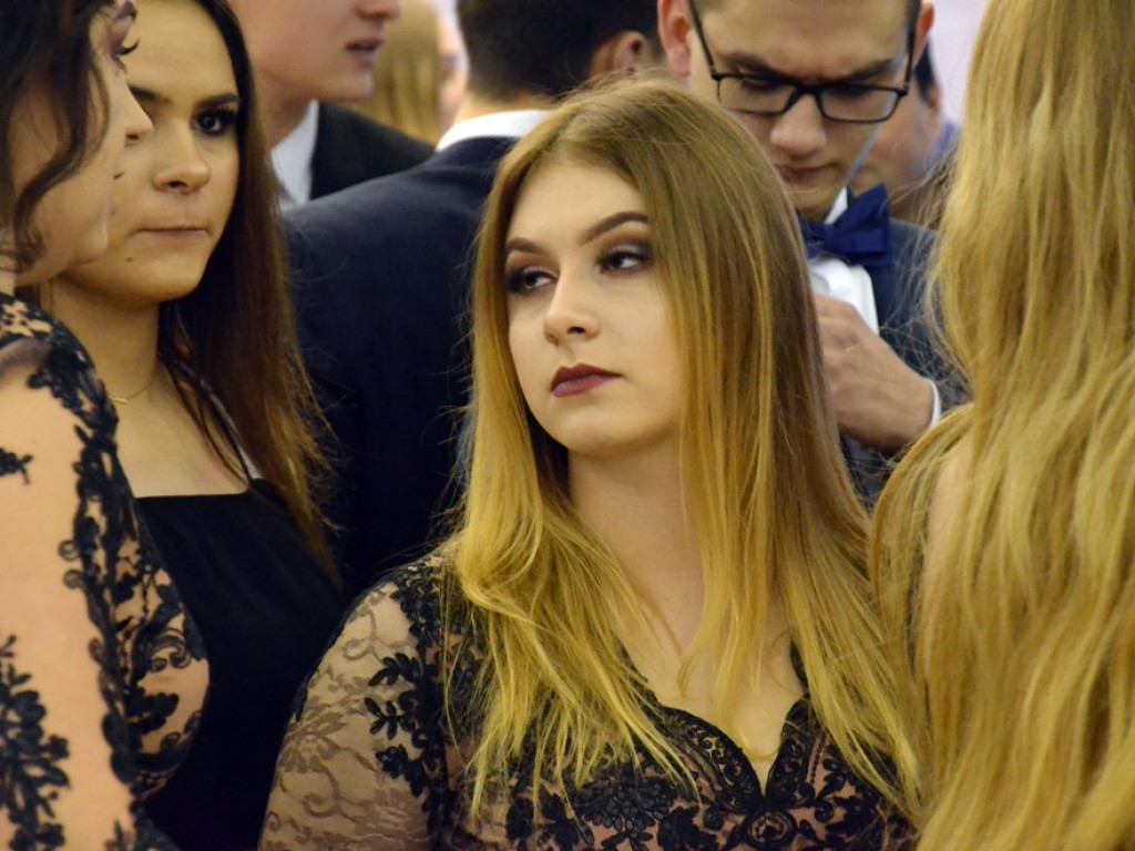 Poloneza czas zacząć. Studniówka maturzystów ZS im. Wyżykowskiego w Głogowie