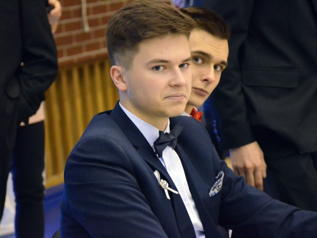 Poloneza czas zacząć. Studniówka maturzystów ZS im. Wyżykowskiego w Głogowie