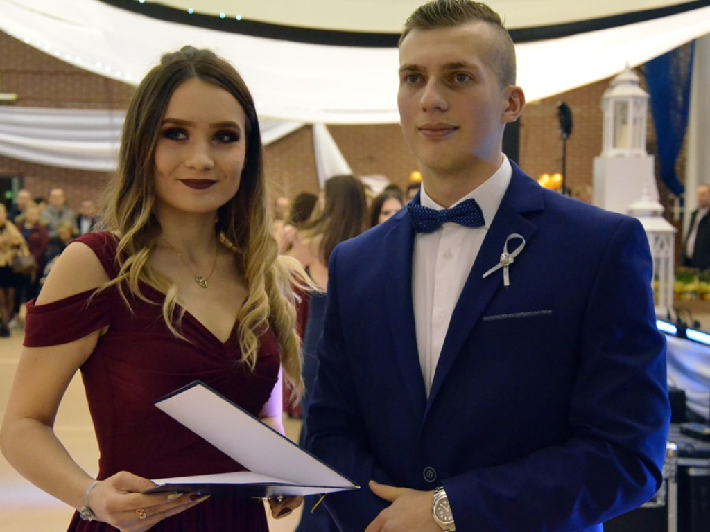 Poloneza czas zacząć. Studniówka maturzystów ZS im. Wyżykowskiego w Głogowie