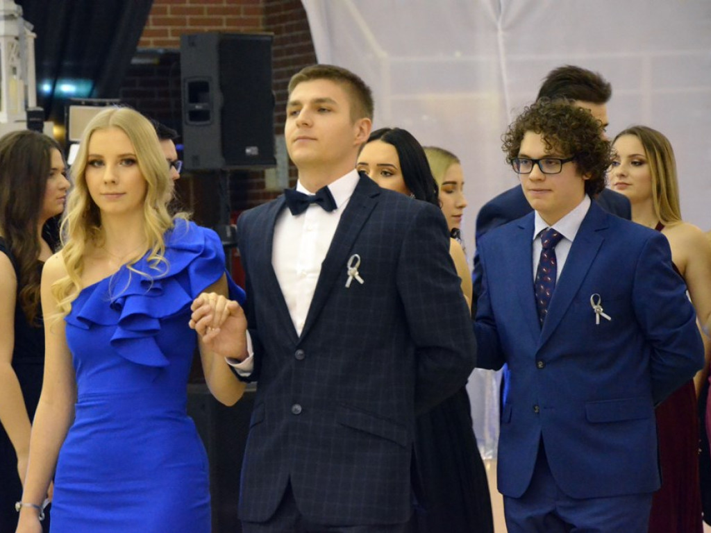 Poloneza czas zacząć. Studniówka maturzystów ZS im. Wyżykowskiego w Głogowie