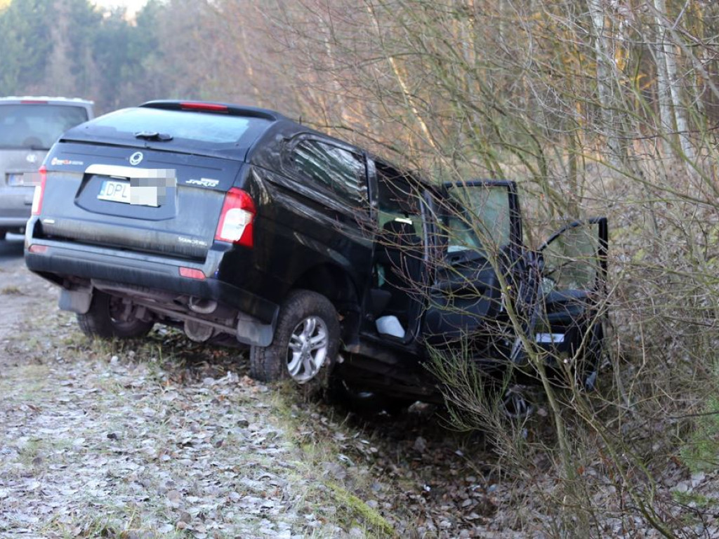 Wpadła w poślizg na zakręcie, a potem do rowu. Kolizja między Jerzmanową a Maniowem