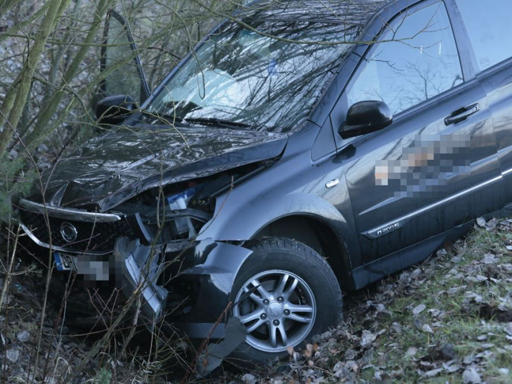 Wpadła w poślizg na zakręcie, a potem do rowu. Kolizja między Jerzmanową a Maniowem