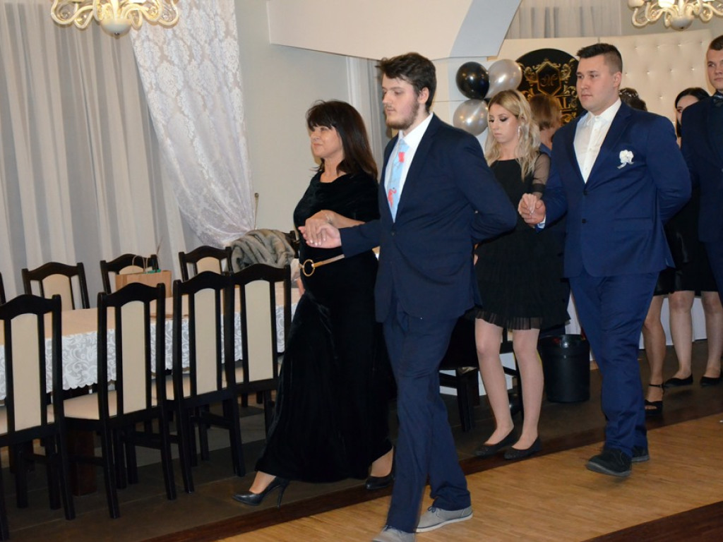 Wyjątkowy bal, czyli studniówka Zespołu Szkół Technicznych i Ogólnokształcących