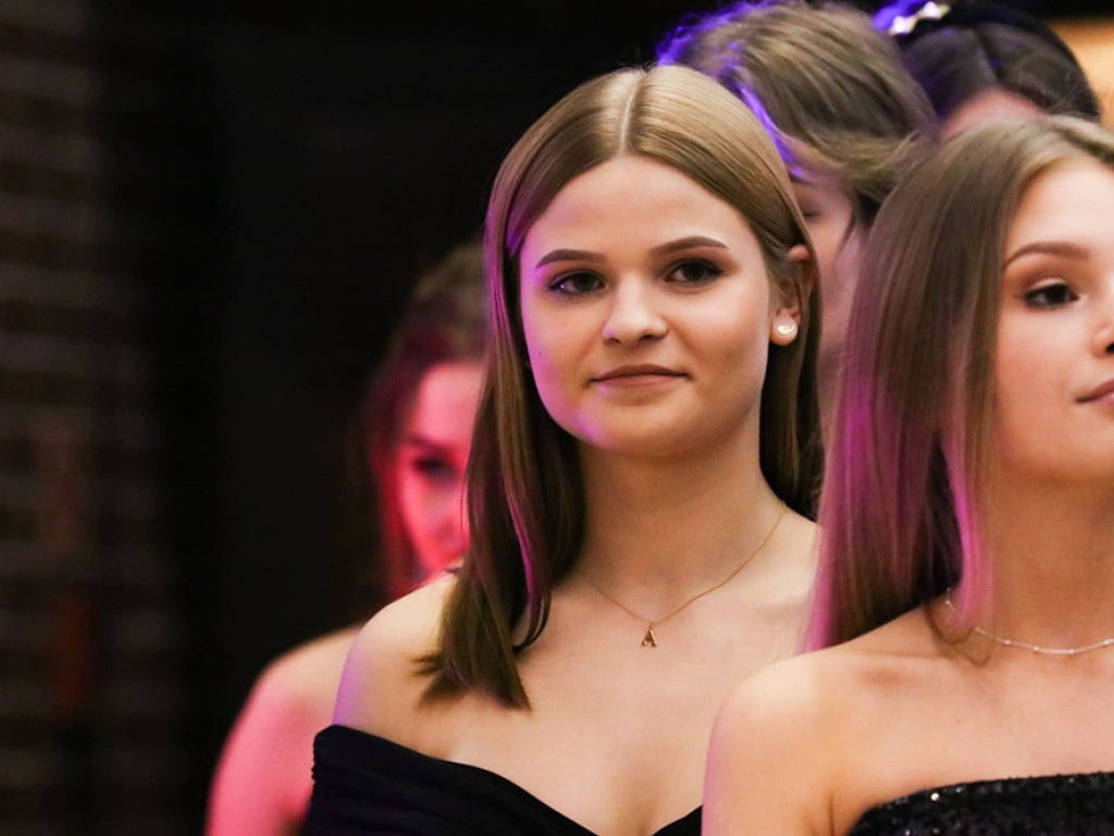 Polonez - król każdej studniówki. Tak bawią się uczniowie II Liceum Ogólnokształcącego