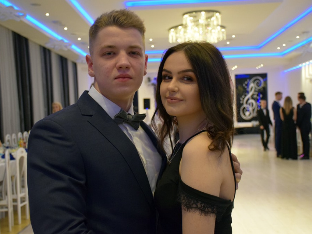 Zespół Szkół Politechnicznych w Głogowie rozpoczął wielki studniówkowy bal w Rodosie!
