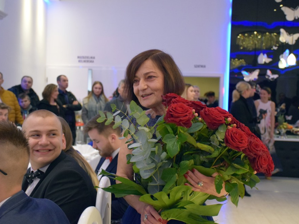 Zespół Szkół Politechnicznych w Głogowie rozpoczął wielki studniówkowy bal w Rodosie!