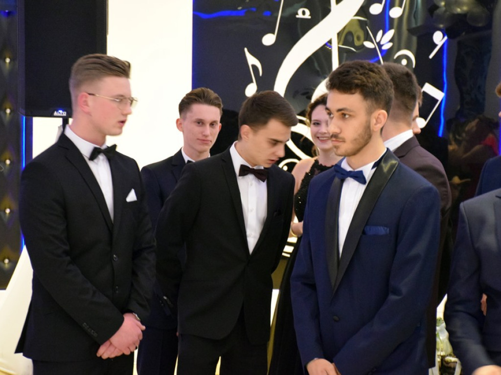 Zespół Szkół Politechnicznych w Głogowie rozpoczął wielki studniówkowy bal w Rodosie!