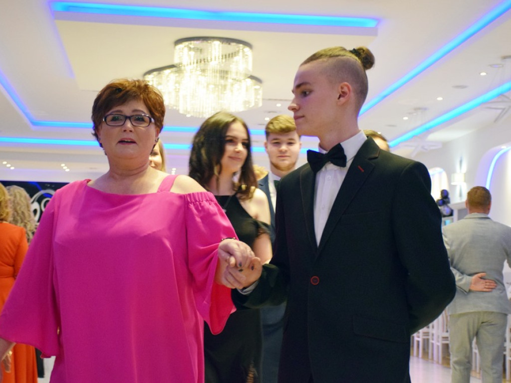 Zespół Szkół Politechnicznych w Głogowie rozpoczął wielki studniówkowy bal w Rodosie!