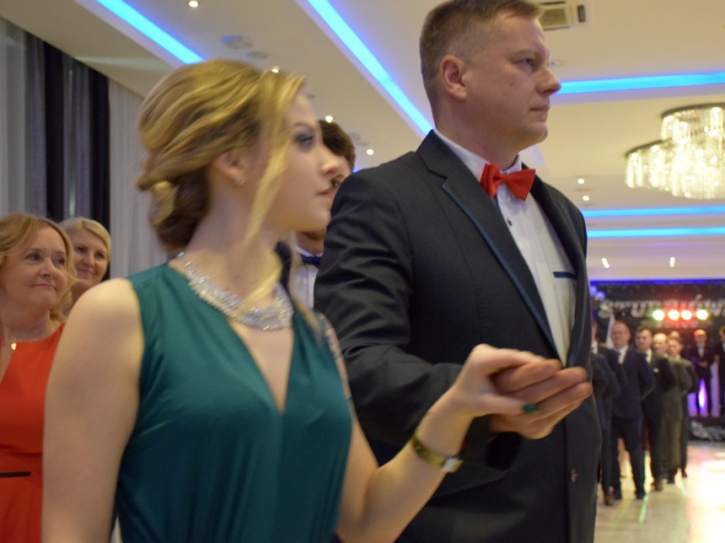 Zespół Szkół Politechnicznych w Głogowie rozpoczął wielki studniówkowy bal w Rodosie!