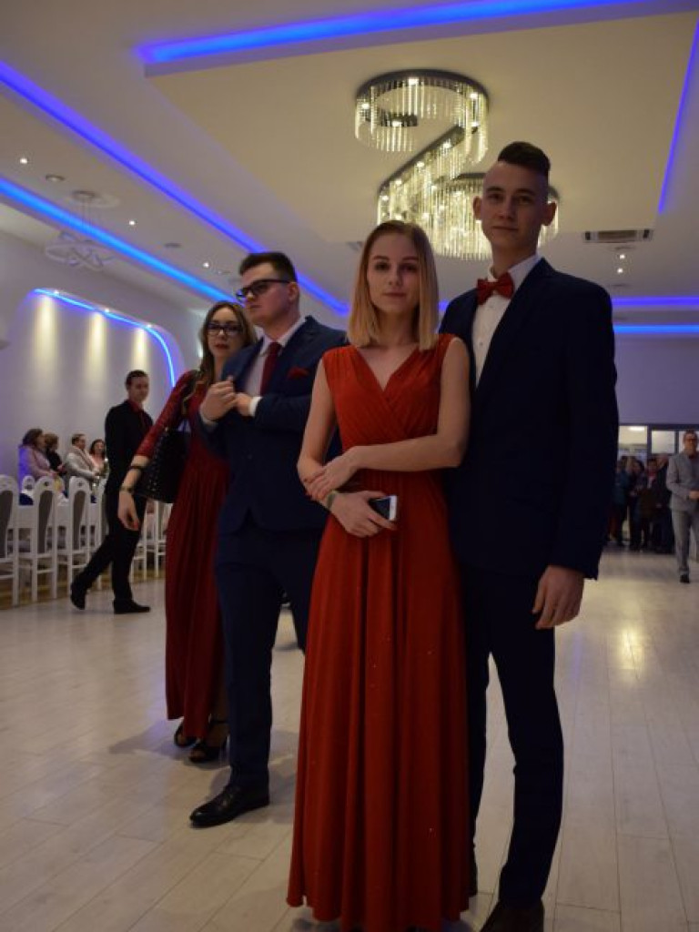 Zespół Szkół Politechnicznych w Głogowie rozpoczął wielki studniówkowy bal w Rodosie!
