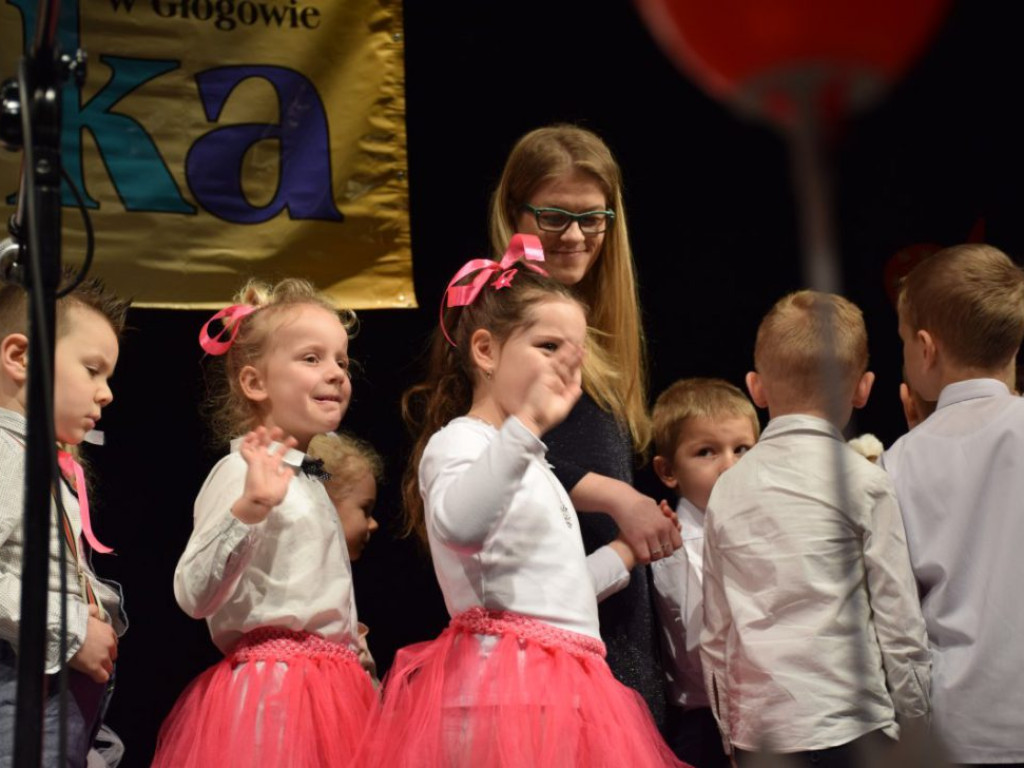 Sala widowiskowa wypchana po brzegi! Tak Dzień Babci i Dziadka świętuje Przedszkole Publiczne nr 19 Bajka w Głogowie
