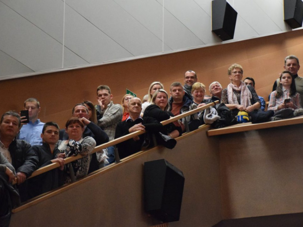 Sala widowiskowa wypchana po brzegi! Tak Dzień Babci i Dziadka świętuje Przedszkole Publiczne nr 19 Bajka w Głogowie