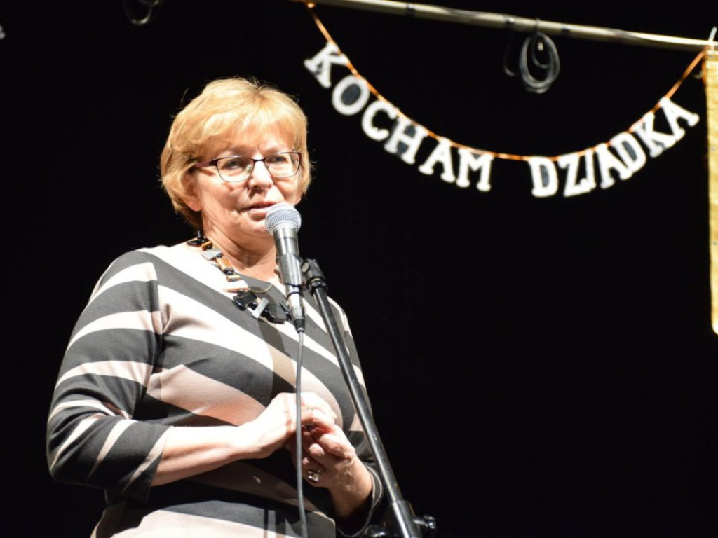 Sala widowiskowa wypchana po brzegi! Tak Dzień Babci i Dziadka świętuje Przedszkole Publiczne nr 19 Bajka w Głogowie