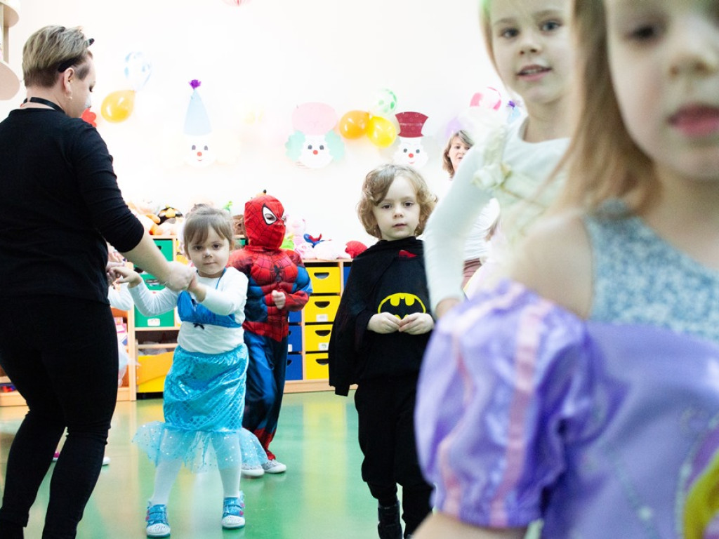Karnawałowe szaleństwo w Przedszkolu Publicznym nr 15. Muzyka, gry i zabawy