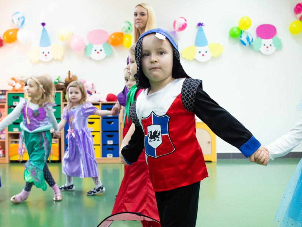 Karnawałowe szaleństwo w Przedszkolu Publicznym nr 15. Muzyka, gry i zabawy
