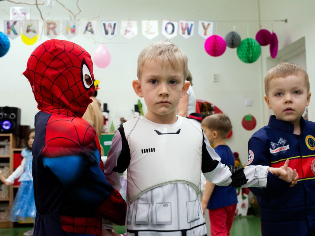 Karnawałowe szaleństwo w Przedszkolu Publicznym nr 15. Muzyka, gry i zabawy