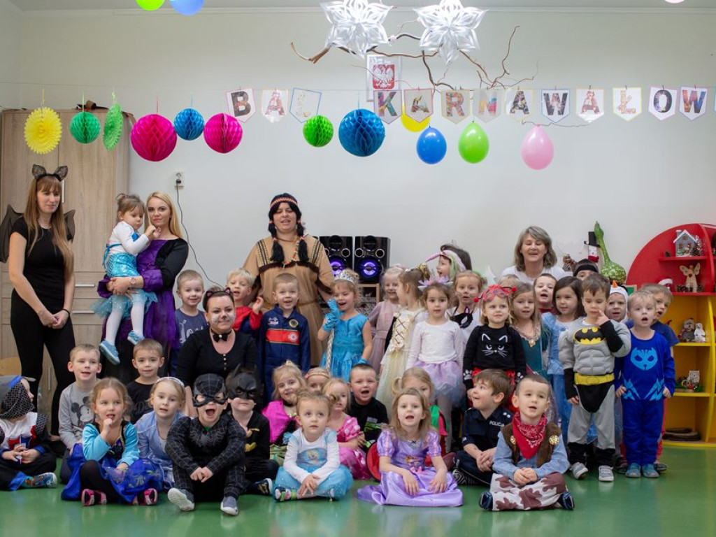 Karnawałowe szaleństwo w Przedszkolu Publicznym nr 15. Muzyka, gry i zabawy