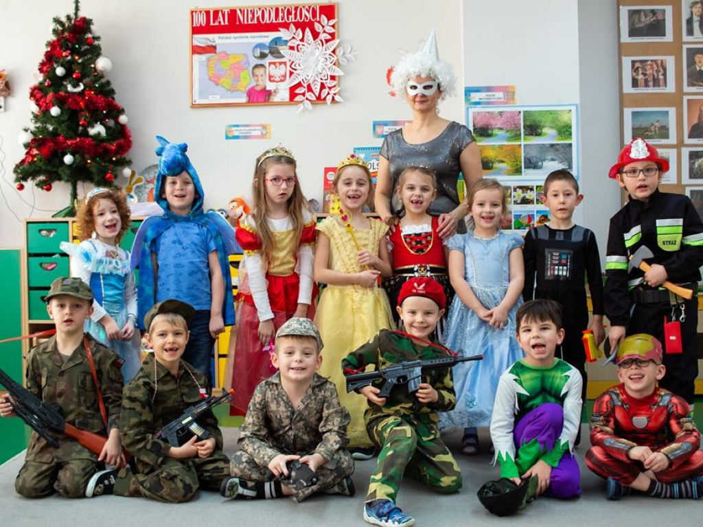 Karnawałowe szaleństwo w Przedszkolu Publicznym nr 15. Muzyka, gry i zabawy