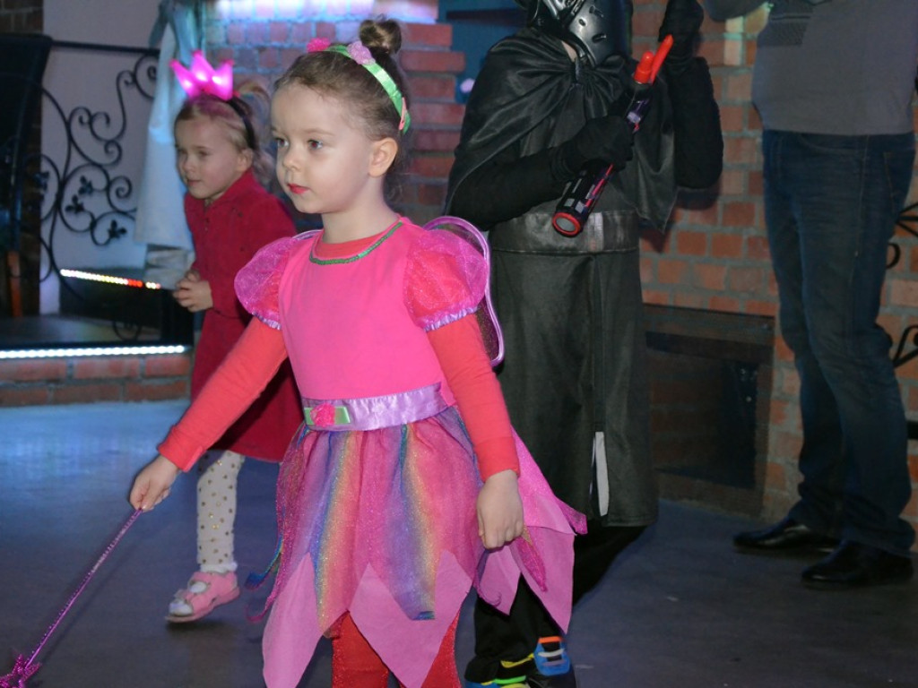 Bal karnawałowy z fundacją Owoc Głogu. Bawiły się całe rodziny