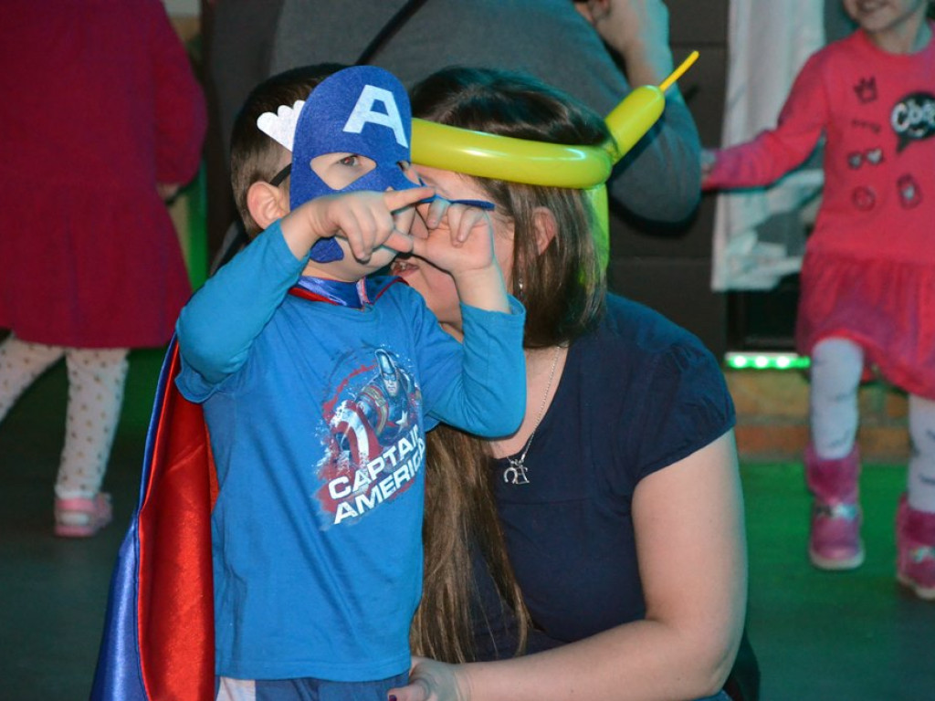 Bal karnawałowy z fundacją Owoc Głogu. Bawiły się całe rodziny