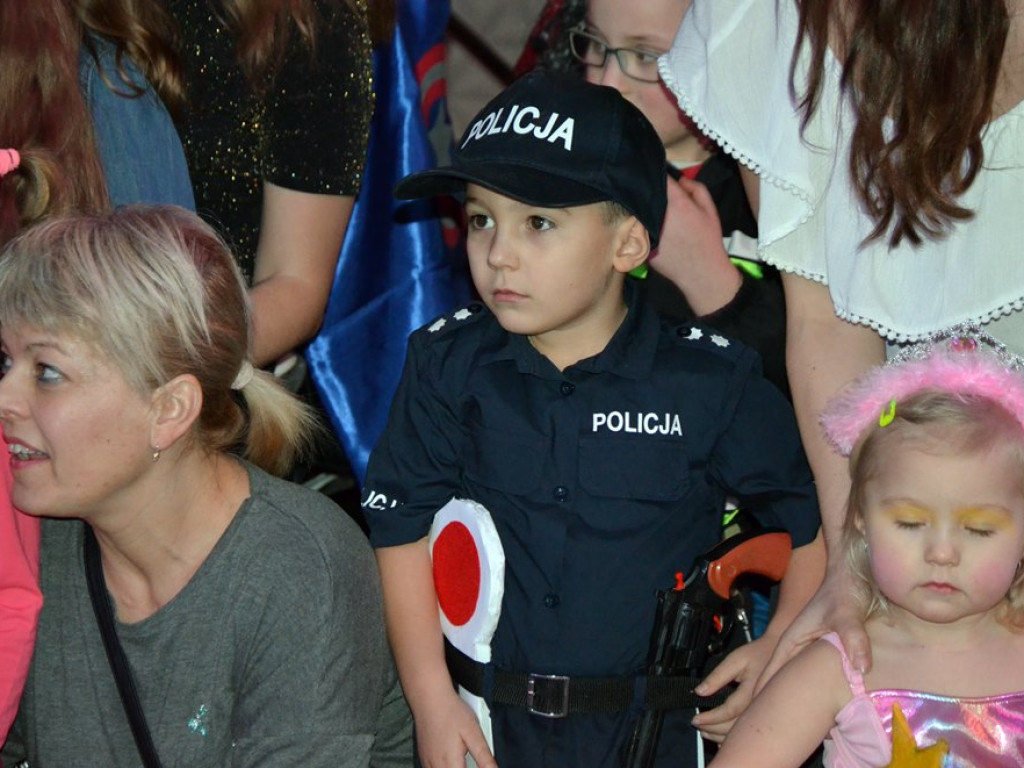 Bal karnawałowy z fundacją Owoc Głogu. Bawiły się całe rodziny