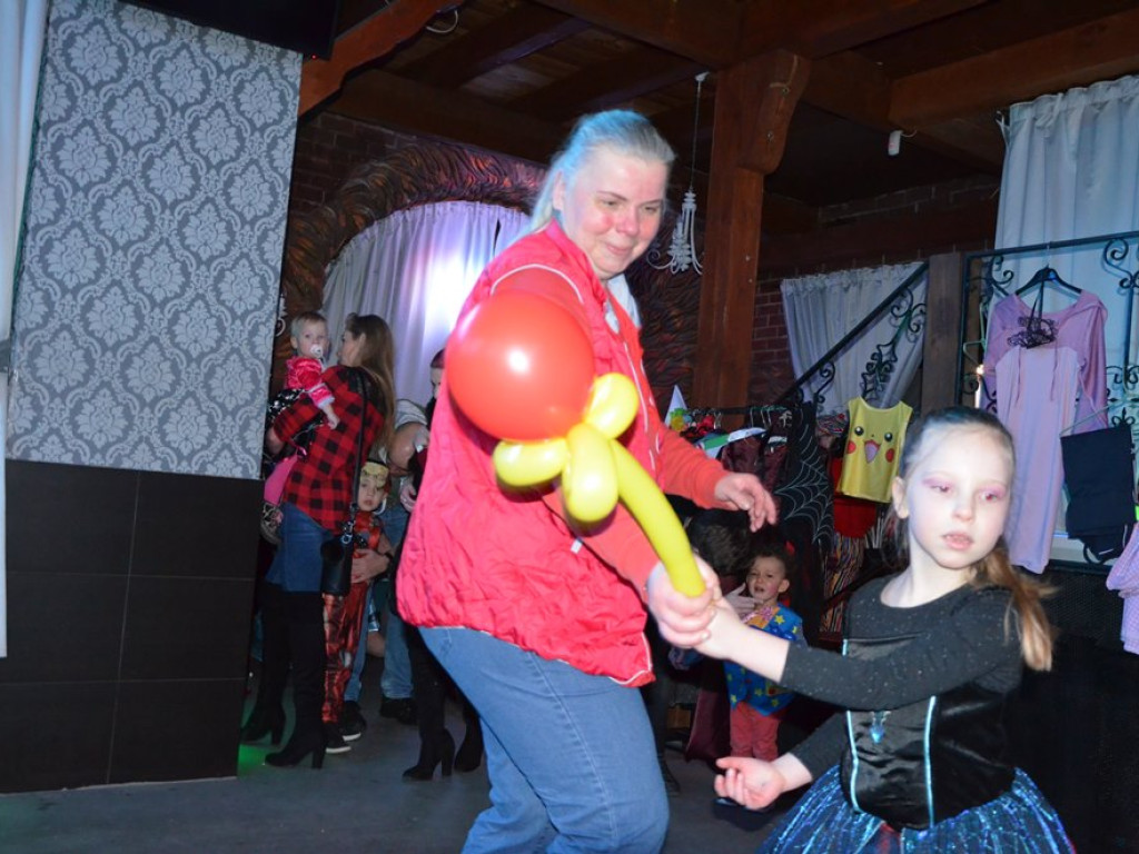Bal karnawałowy z fundacją Owoc Głogu. Bawiły się całe rodziny