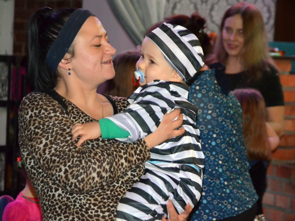 Bal karnawałowy z fundacją Owoc Głogu. Bawiły się całe rodziny