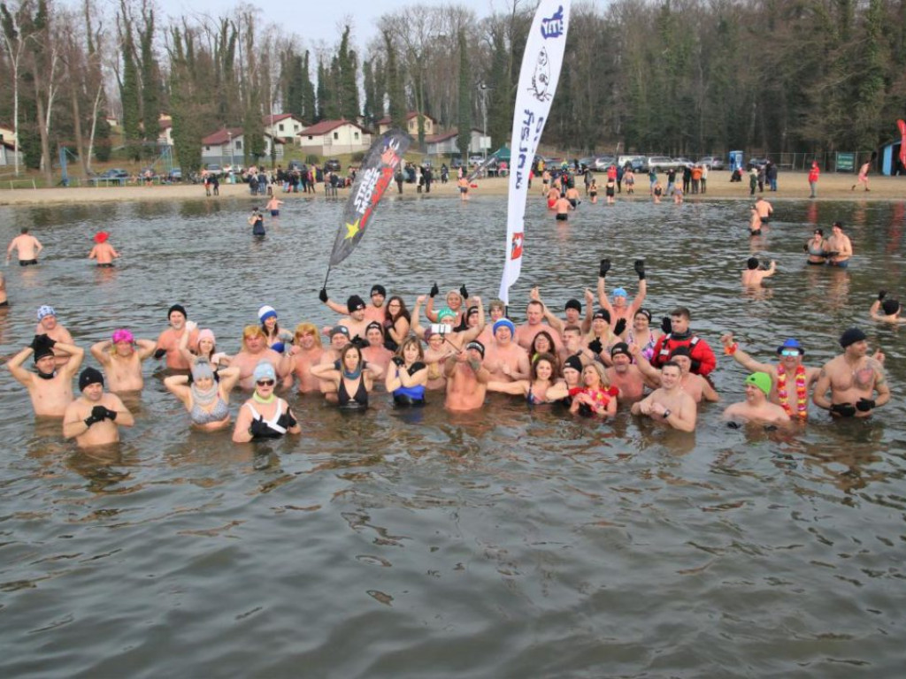 Piąty Zlot Morsów w Sławie za nami. Na plaży było gorąco, choć to środek zimy