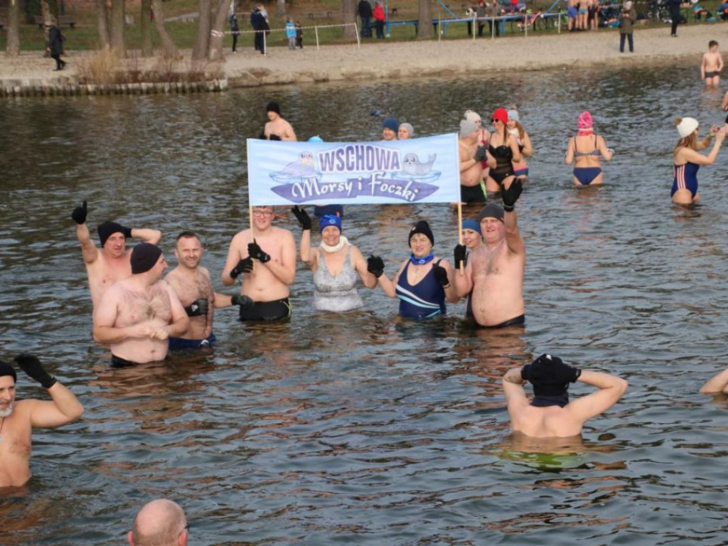 Piąty Zlot Morsów w Sławie za nami. Na plaży było gorąco, choć to środek zimy