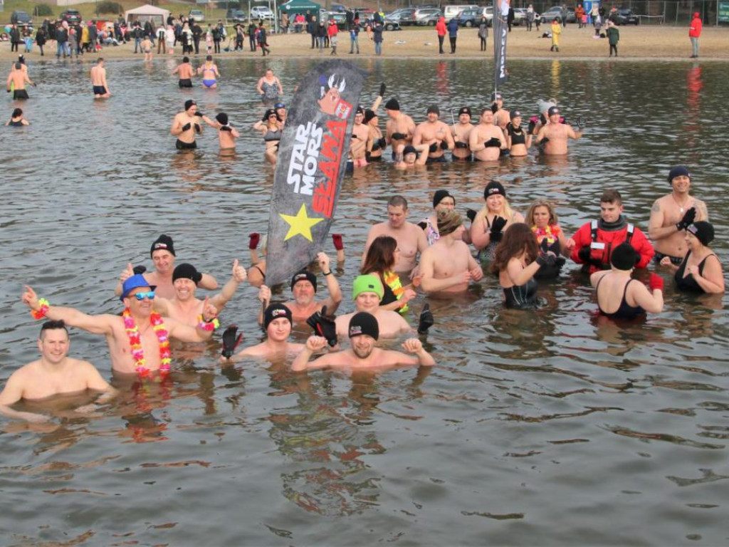 Piąty Zlot Morsów w Sławie za nami. Na plaży było gorąco, choć to środek zimy